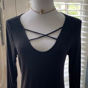 Viamor black tunic - floral sleeves- pretty! size med/lg stretchy, sexy!